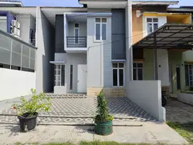 Di jual rumah 2 lantai tanah besar siap huni dekat exit tol