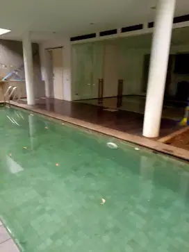 Townhouse 3 Lantai di Kemang - Ada Kolam Renang!