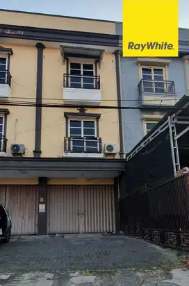 Disewakan Ruko 3 lantai di Jalan Kinibalu Petemon Surabaya