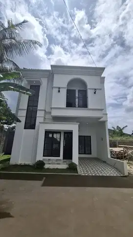 rumah 2 lantai desain classic persis di pemda cibinong