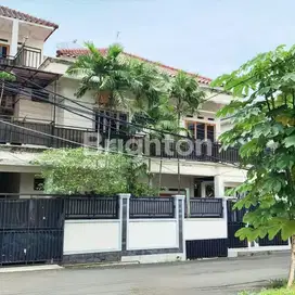 Rumah 3 Lantai Nyaman & Asri di Kalibata, Jakarta Selatan