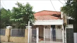 Rumah 2 Lantai Luas & Siap Huni di Lokasi Strategis Mampang Prapatan