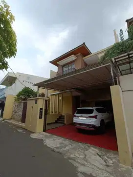 Dijual cepat rumah 2,5 lantai ada pool di Kemang Jakarta Selatan