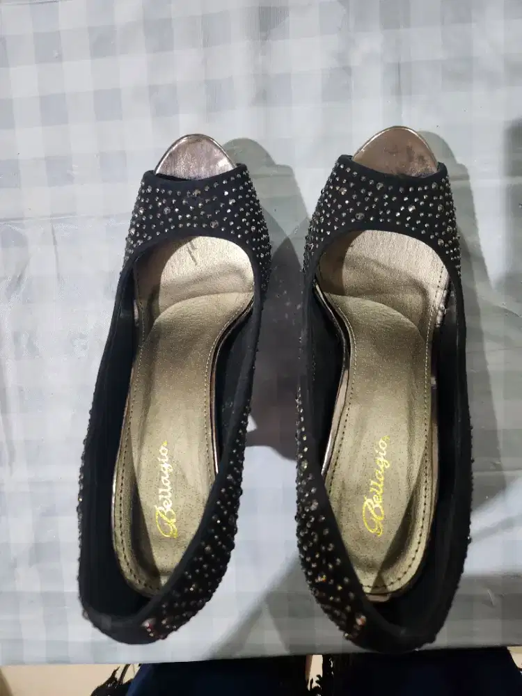 Dijual sepatu wanita