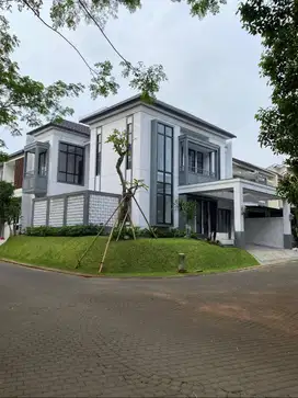Rumah Mewah American Modern Hoek Cantik di Delatinos