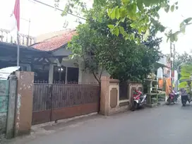 DIJUAL RUMAH LUAS DAN ASRI DI LOKASI STRATEGIS JAGAKARSA, JAKSEL