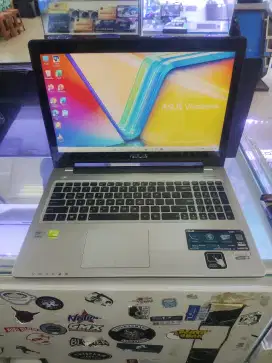 Asus Semi Gaming S550C 15inc Core i7-3537u Ram 8GB/256GB Vga 4GB