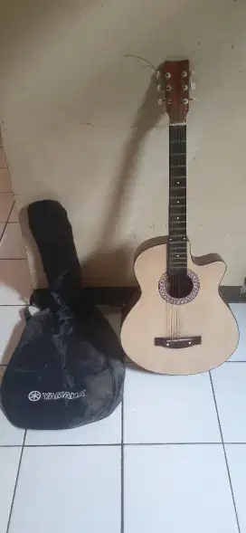 Gitar Akustik Yamaha