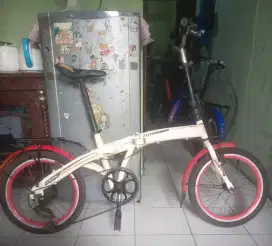 Sepeda lipat exotic UK ban 16