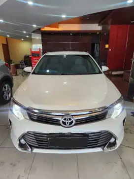 Camry 2.5 V AT Putih 2016
