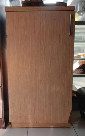 Lemari Metropolis 2 Pintu: Solusi Simpel Tapi Elegan untuk Ruanganmu