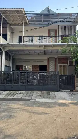 Dijual rumah 2lantai akses 2mobil lokasi kota harapan indah bekasi