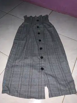 rok abu abu wanita