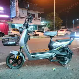 SEPEDA LISTRIK SEVENBOT M10