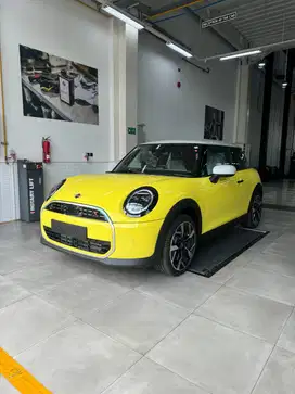 MINI 3 Door Cooper S SUNNYSIDE YELLOW LOW KM LIKE NEW ZESTY YELLOW