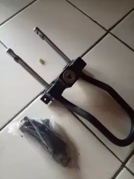 Kunci ganda garpu model lama