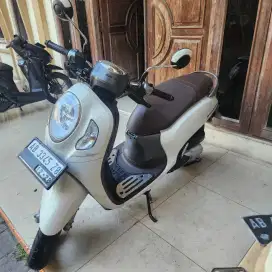 Scoopy prestige 2023 putih keyless gbm bisa tunai atau kredit