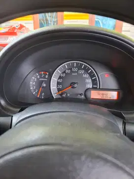 Nissan March 2011 Bensin