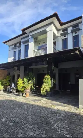 Jual rumah dalam perumahan dekat wirosaban