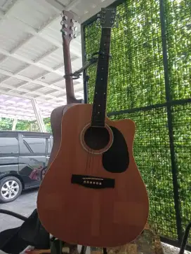 Gitar akustik kondisi baik