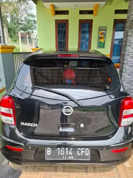 Nissan marc 2011 bensin. masih mulus dan sehat.