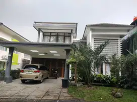 Guest house lengkap dengan kolam renang terawat dan siap huni