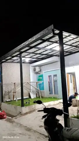 Kanopi baja ringan