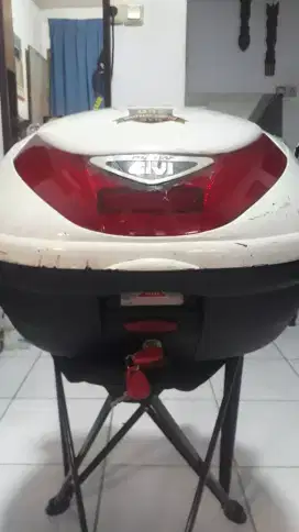 Box GIVI FLOW Lighting bekas