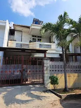 Rumah Janur Indah Seberang Mal Kelapa Gading Cukup jalan kaki