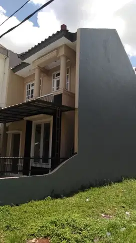 Disewakan rumah siap huni kamar tidur 2+1 di Citra Gran