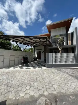 RUMAH MEWAH KONSEP MEZANIN MODERN UNIT POJOK  DEKAT KAMPUS UII SLEMAN