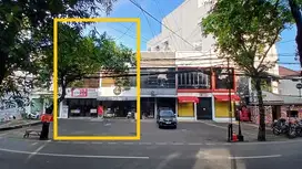 Disewakan Ruko Gandeng ,  2 lantai di Kemang Timur