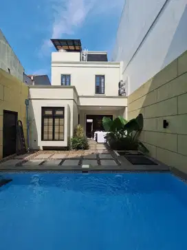 Di Jual Rumah Baru ada pribate Pool di Cempaka Putih Jakarta Pusat