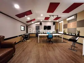 RUANGAN KANTOR FURNISHED DI TEBET TIMUR STRATEGIS & PARKIRAN LUAS