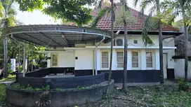 Rumah Bangunan Bagus Hook Komersial di Tengah Kota Surabaya.