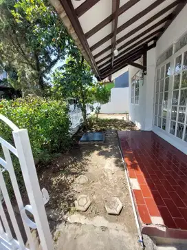 Disewakan Rumah Strategis Arcamanik Bandung Siap Huni