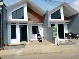 Rumah Baru Cluster Di Perkampungan Di Cibinong
