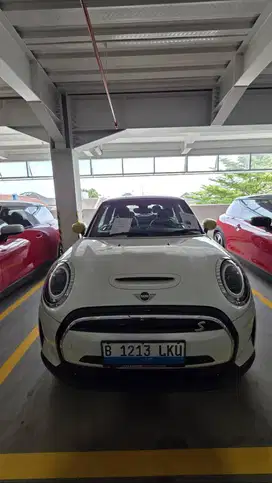 MINI COOPER ELECTRIC 2023 KM ANTIK LIKE NEW MINI COOPER CLASSIC