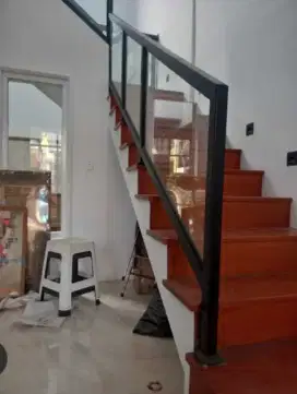 Reling tangga stanlis kaca