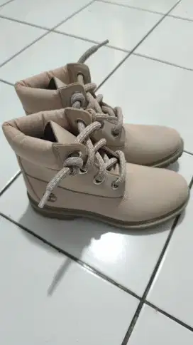 Dijual bundling sepatu timberland wanita x tas kulit