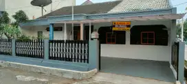 Dijual rumah posisi hook, dekat akses tol Sentul.
