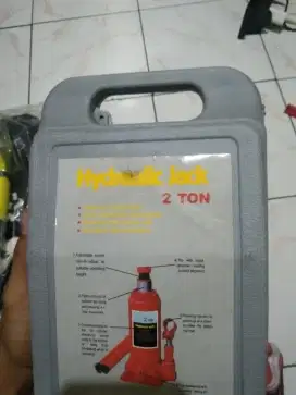 Dongkrak 2 tonn