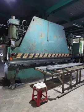 Mesin Bending 4mtr + Mesin Shearing Asli Jerman