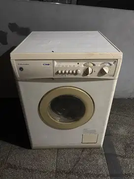 Dijual cepat mesin cuci front loading elektroluk EW1162F
