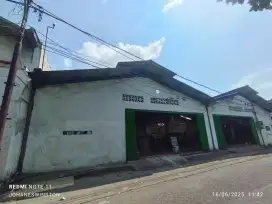 Gudang Jual Raya Dukuh Kupang Barat Strategis Dekat Tol