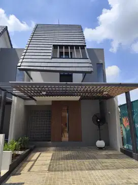 Di jual Rumah rapih 2 lantai yang strategis dekat exit tol bsd