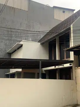 RUMAH DALAM KOMPLEK DI CIPETE SELANGKAH KE MRT  COCOK JG  BUAT KANTOR