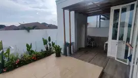 Rumah 3 Lantai di La Riz Embassy Surabaya Area Nyaman RIC.A236