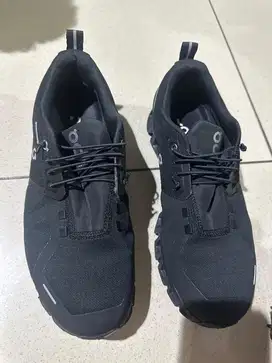 Sepatu On Cloud 5