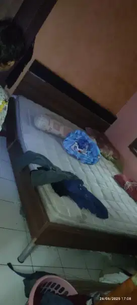 Tempat tidur dijual Murah Patah